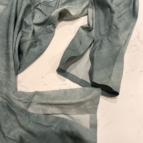 Athleta Urbanite Shirt, sz. L - Picture 4 of 4